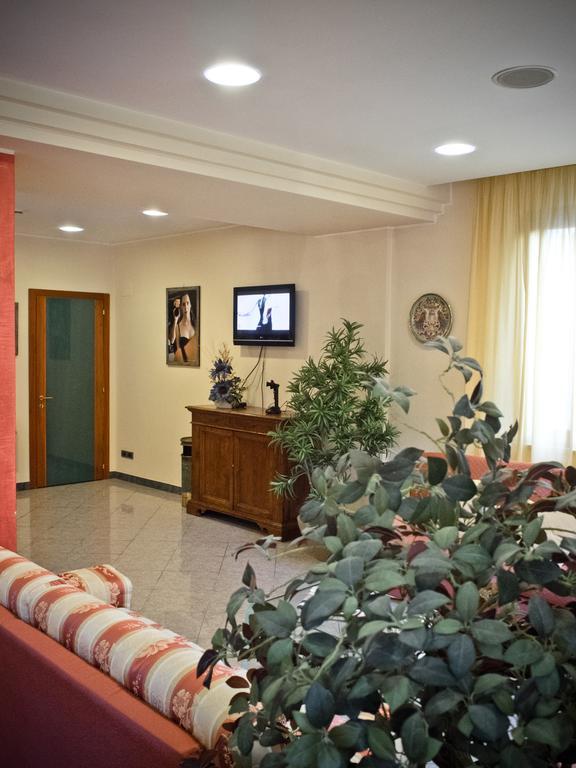 Hotel Tirrenus פרוג'ה מראה חיצוני תמונה